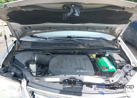 2012 Chrysler Town & Country Touring из США, поврежденный, VIN 2C4RC1BG8CR313807